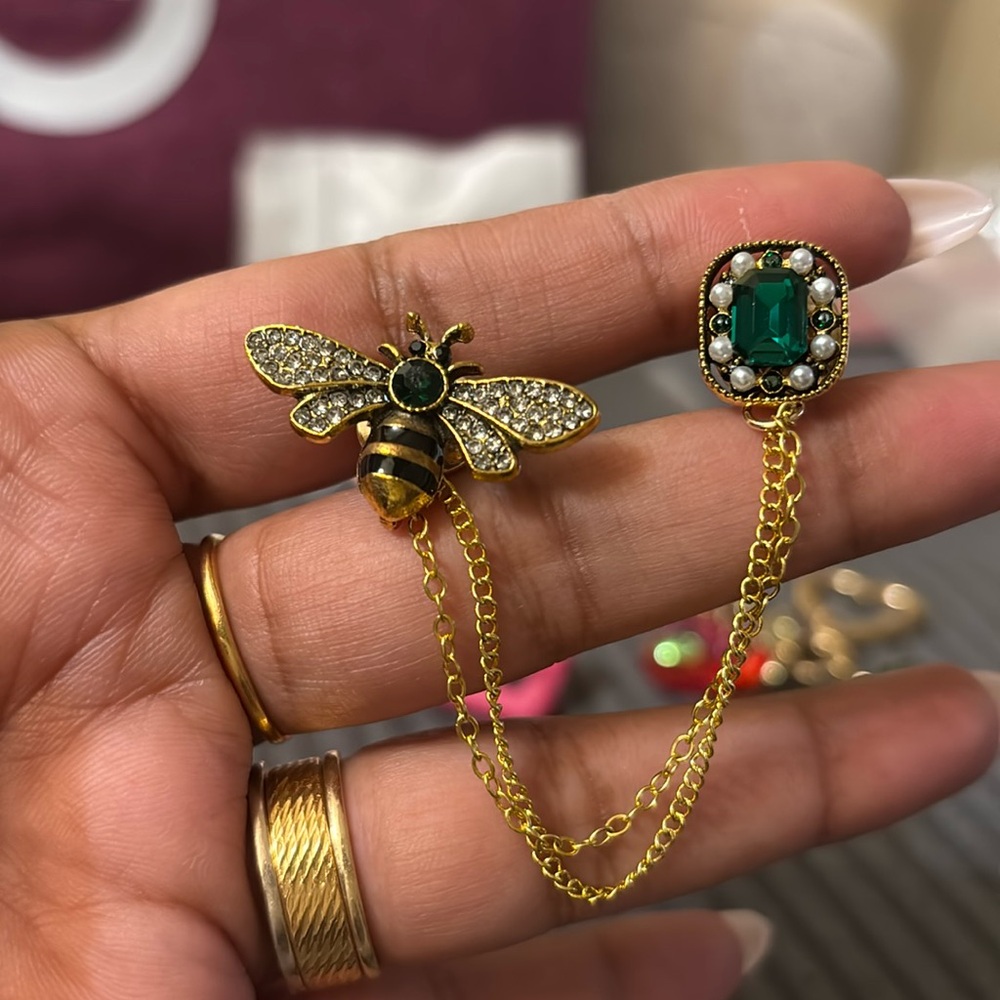 Jacket pin